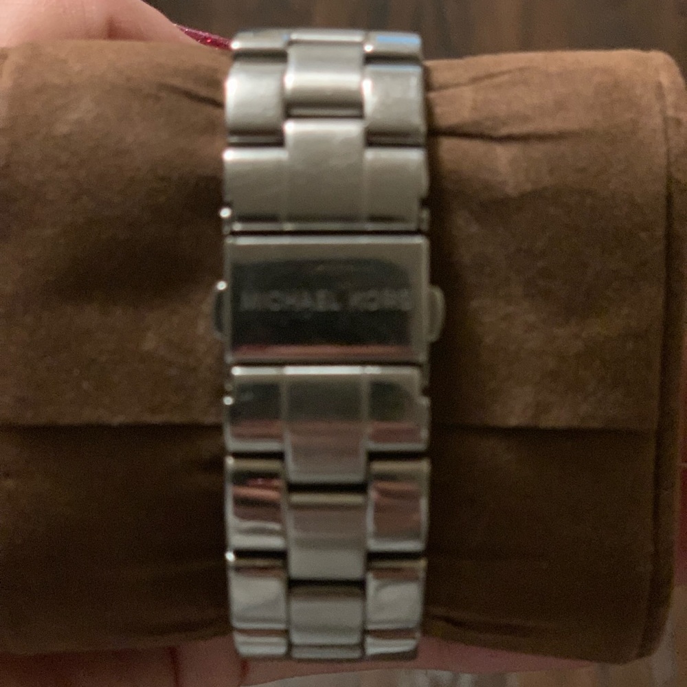 Watch - Picture 2 of 3